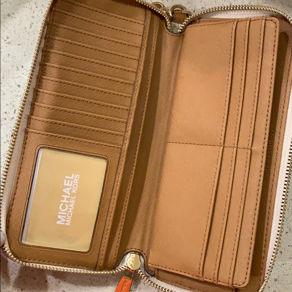 Michael Kors Wallet Set - Picture 4 of 6